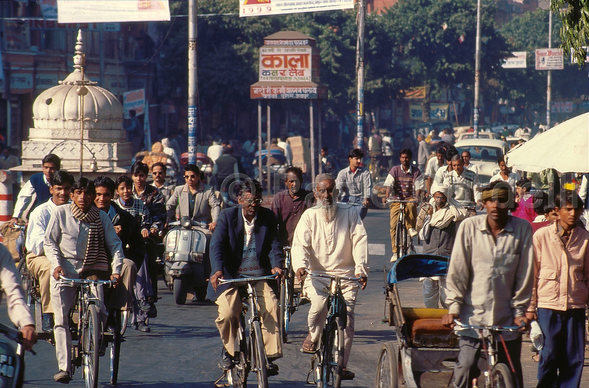 Street traffic, Jaipur, Rajasthan, India
 (cod:India 28)